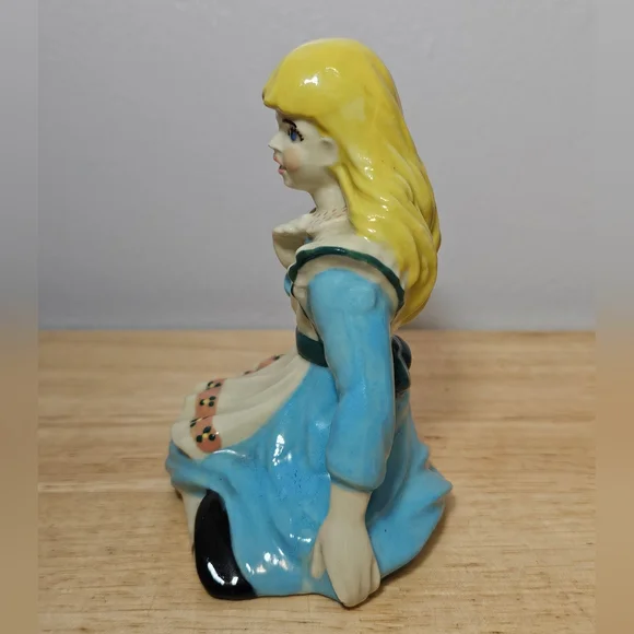 Vintage Ceramic Arts Studio Betty Harrington Disney Alice In Wonderland Figurine